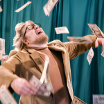 Il prezzo del benessere: la complessa relazione tra ricchezza e felicit� nell'era moderna